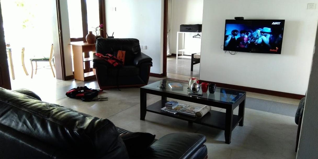 Negombo Holiday Home Bagian luar foto